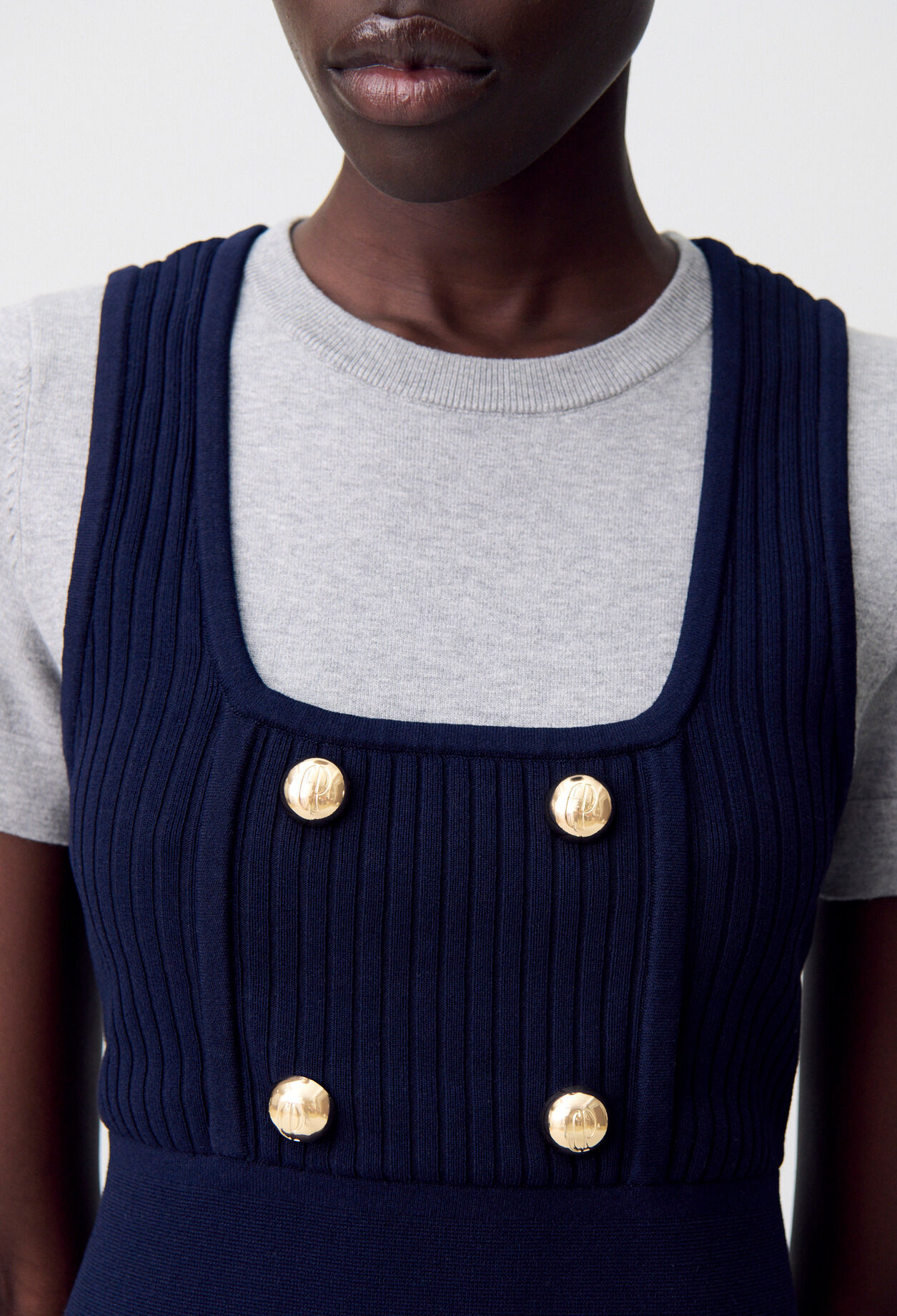 Kurzes Strickkleid im T-Shirt-Stil