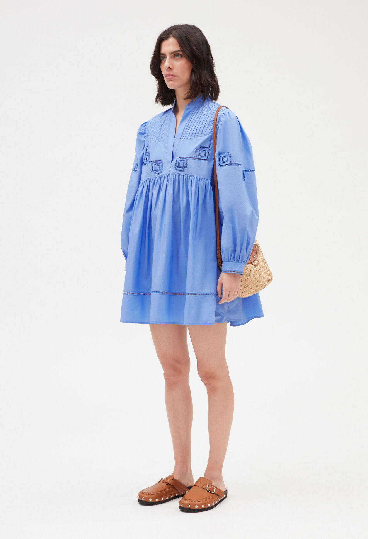 Kurzes, besticktes Baumwollkleid, blau