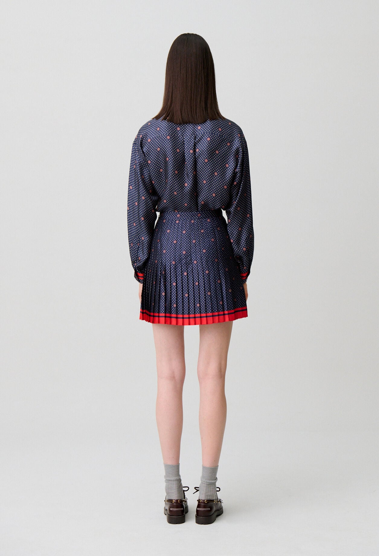 Short pleated satin skirt
