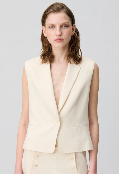 Sleeveless tailored blazer