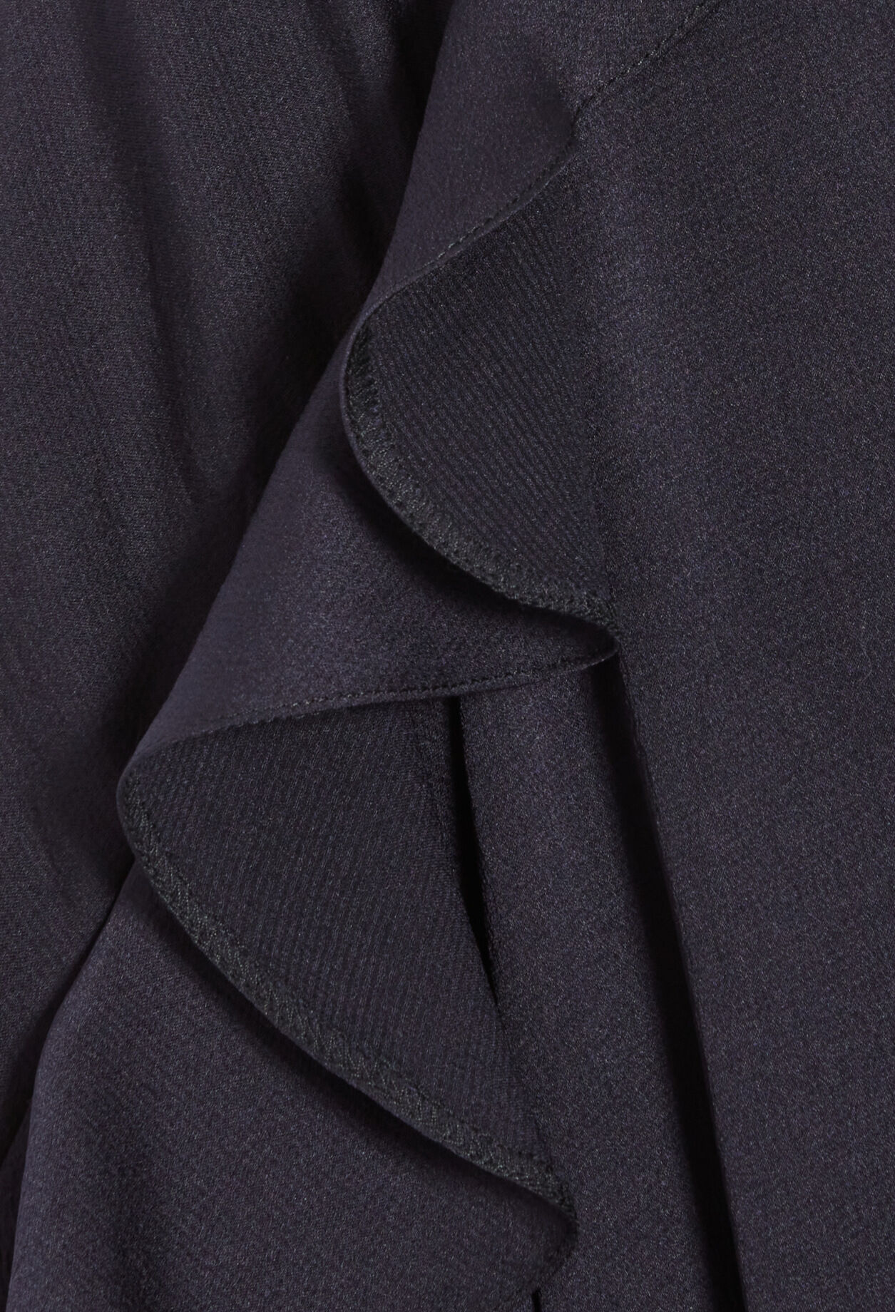 Kurzes marineblaues Rüschenkleid