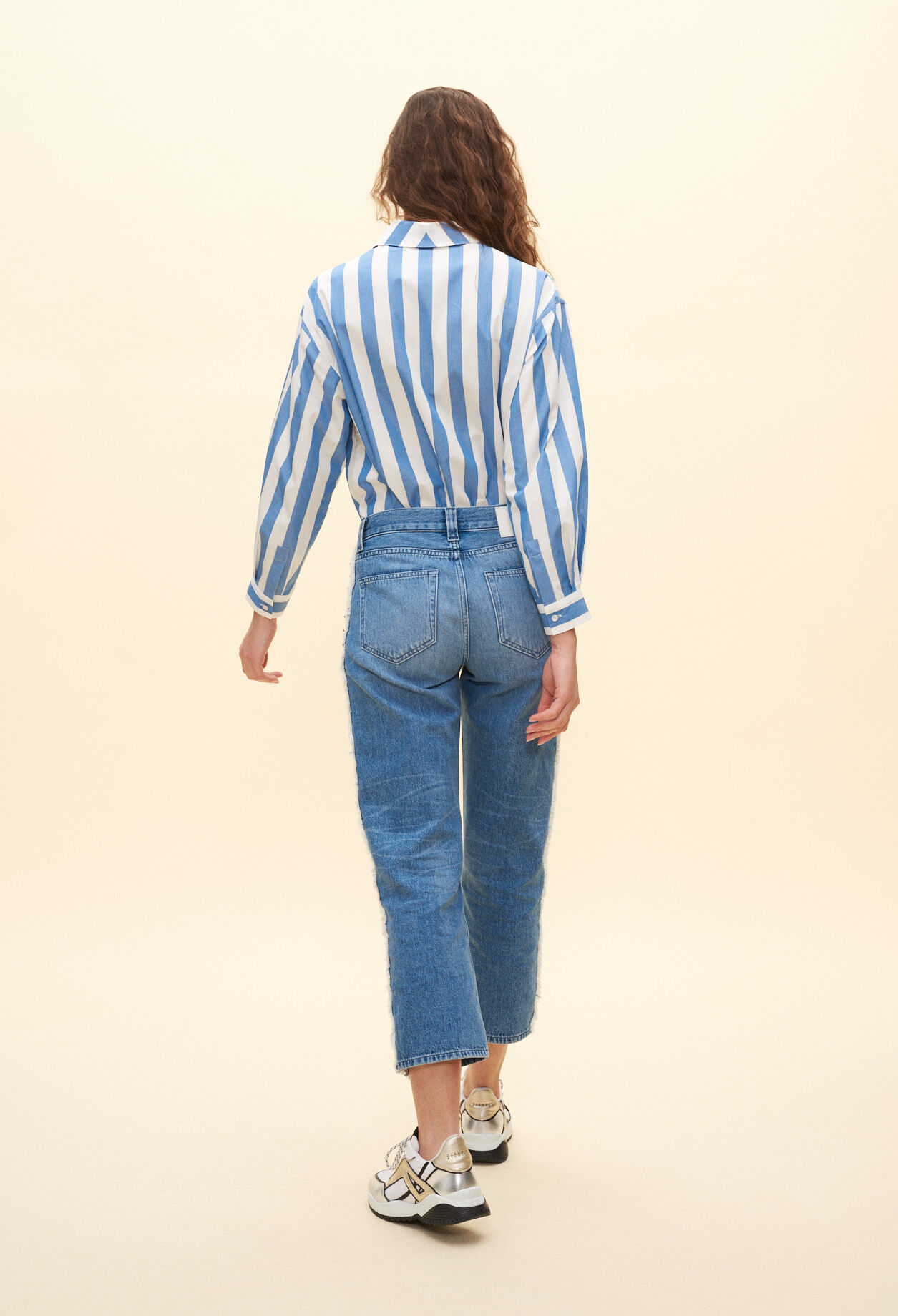 Jeans mit kontrastfarbenen Streifen