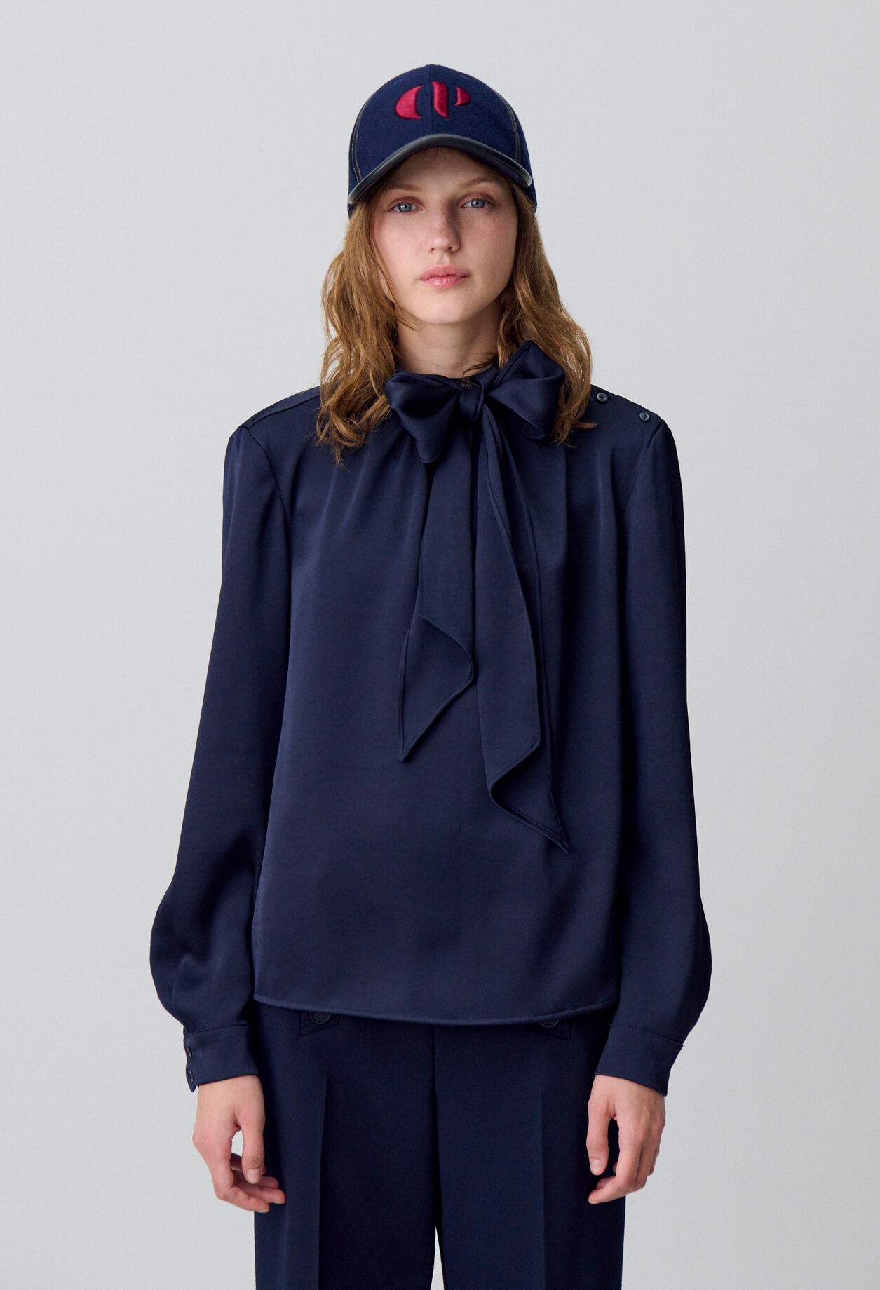 Blouse fluide col lavallière