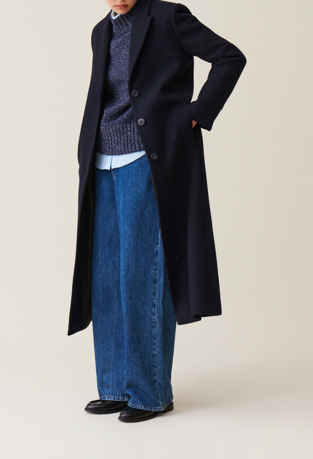 Mid-length straight coat