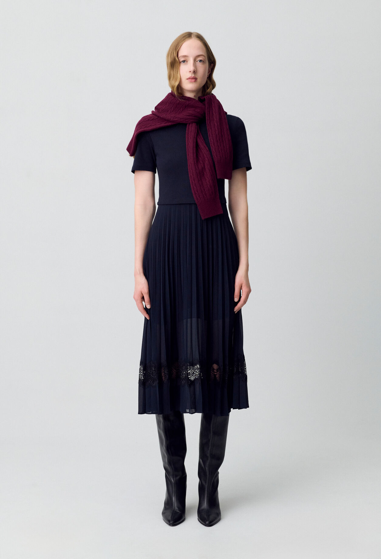 Zweifarbige Kleid in Schwarz und Marine 