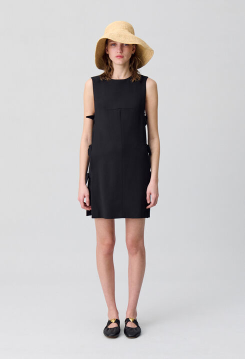 Kurzes Kleid mit Schleifen