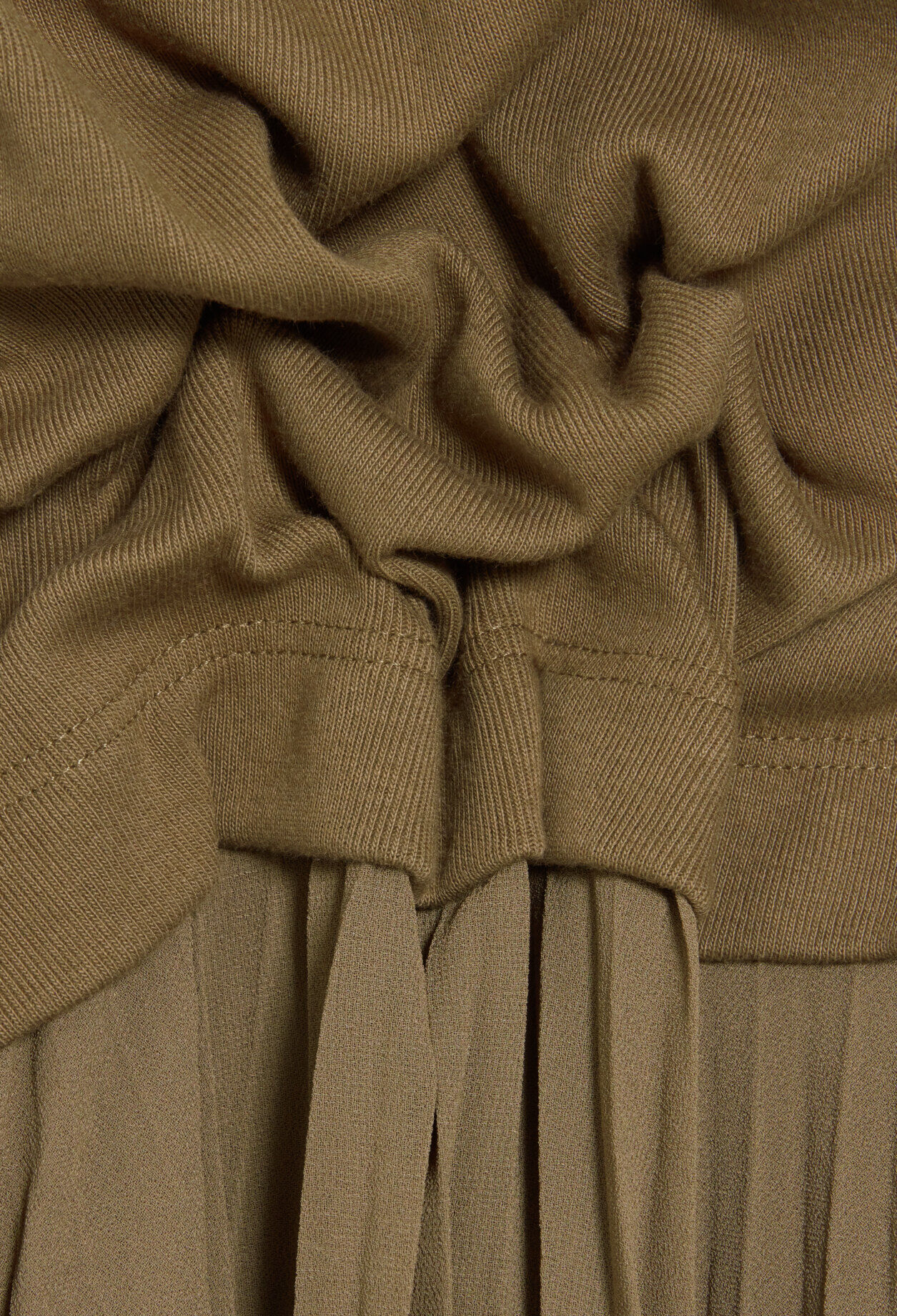 Langes Trompe-l'&oelig;il-Kleid