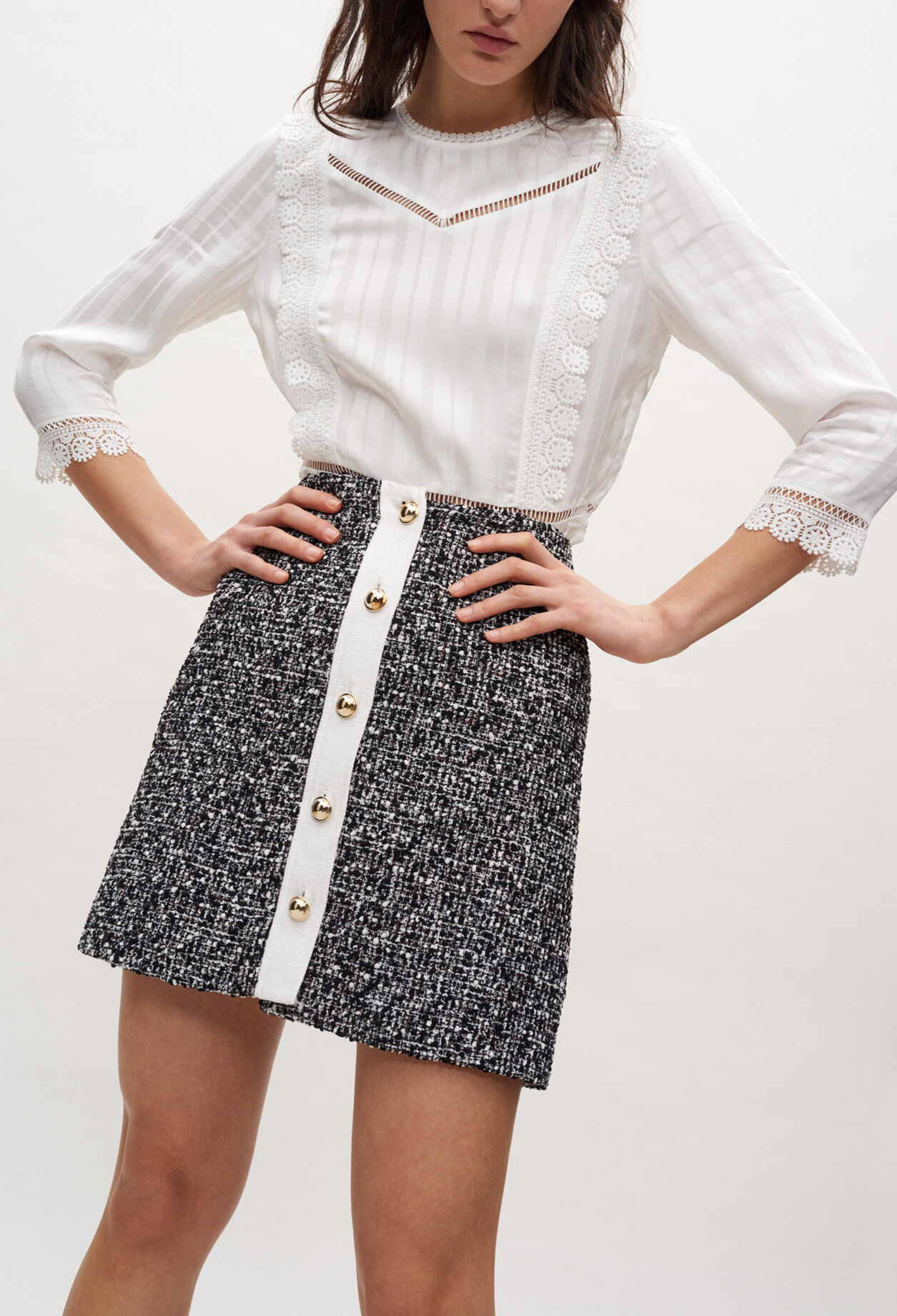 Buttoned tweed skirt