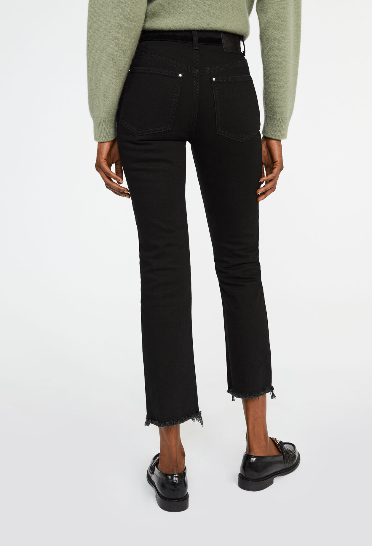 Gerade Jean mit Saum im Raw Edge-Stil
