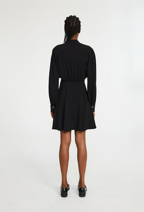 Tailliertes Wickelkleid