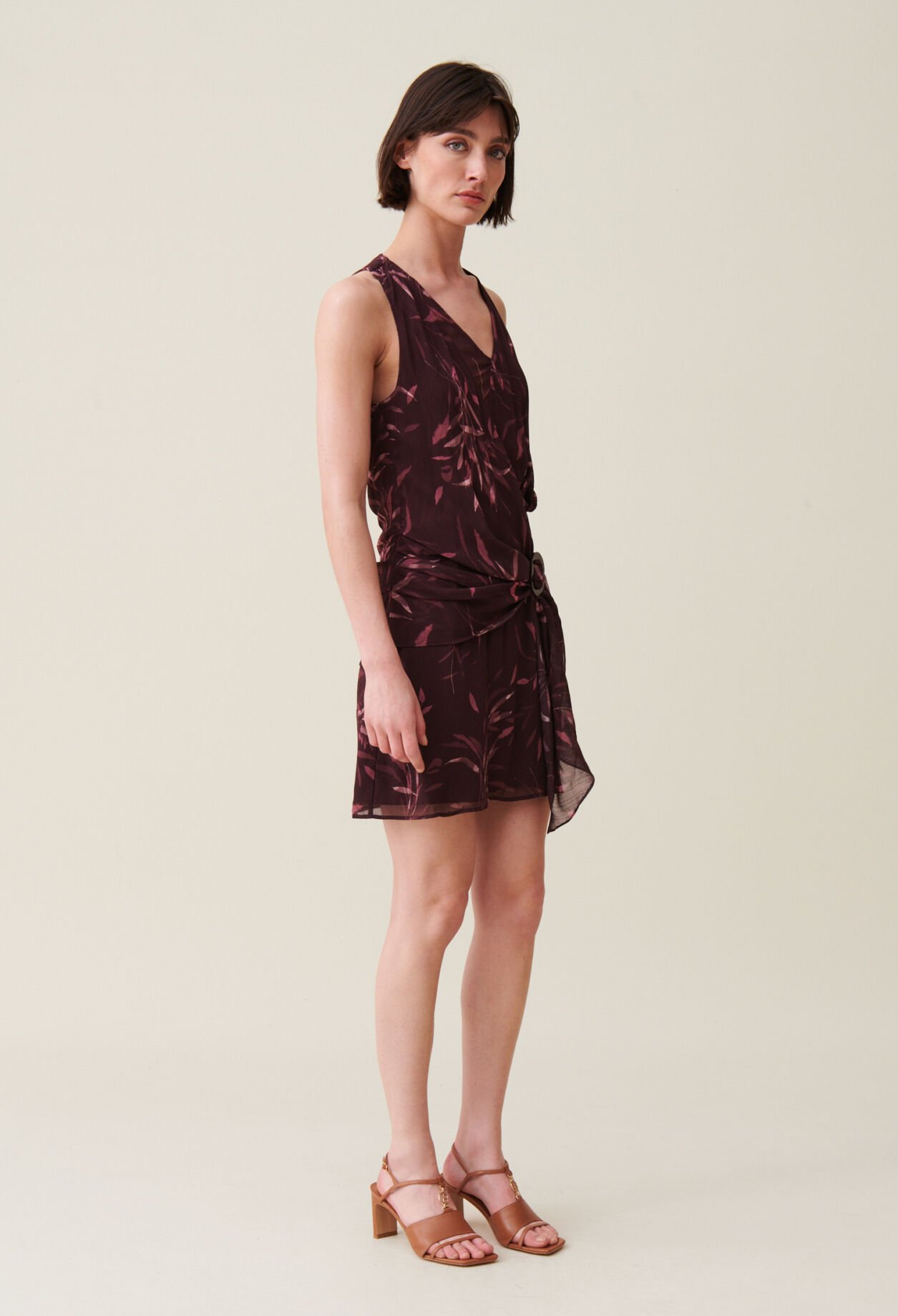Robe courte fluide sans manches