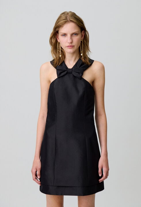 Kurzes Kleid mit Schleife