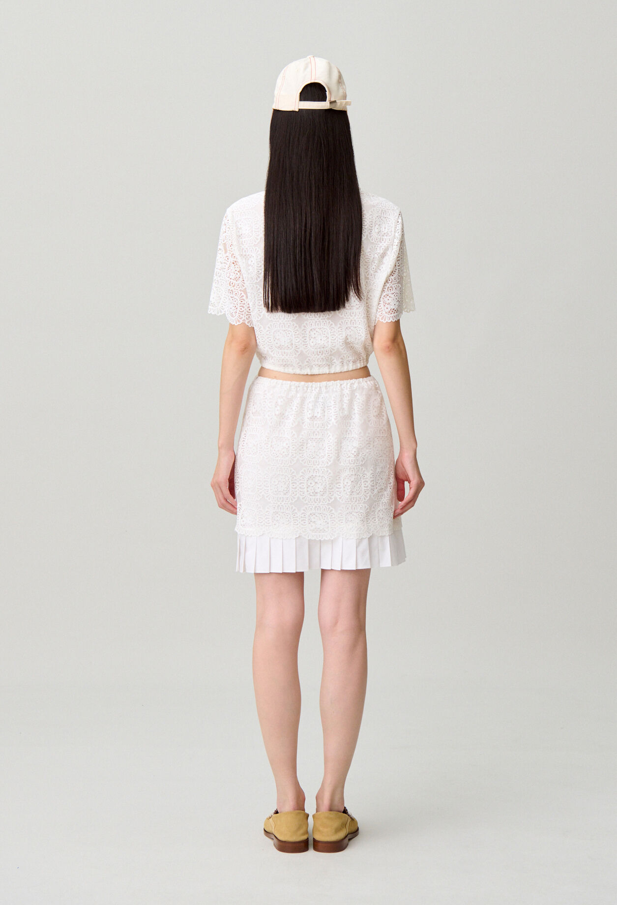Short lace skirt