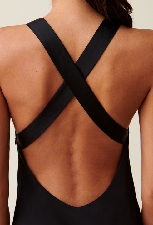 Langes, satiniertes Kleid