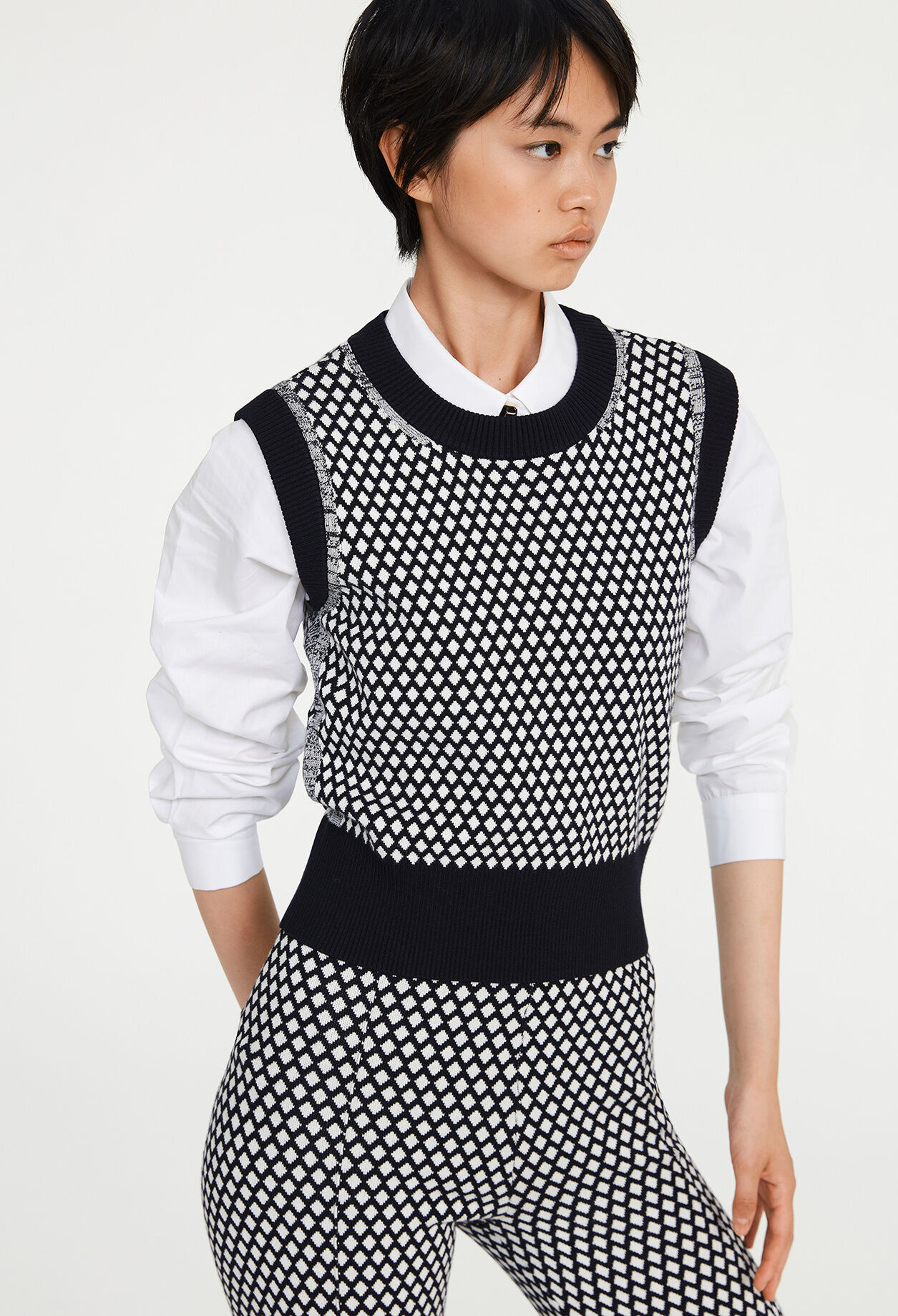 Pull sans manche à motifs graphiques