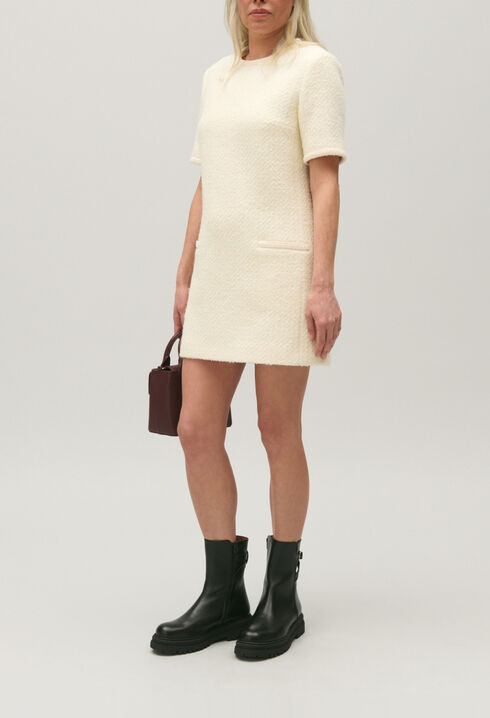Kurzes elfenbeinfarbenes Kleid Tweed
