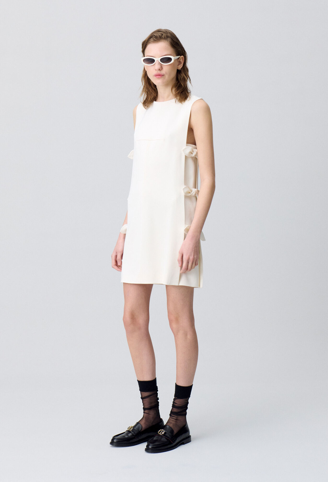 Short dress with bows