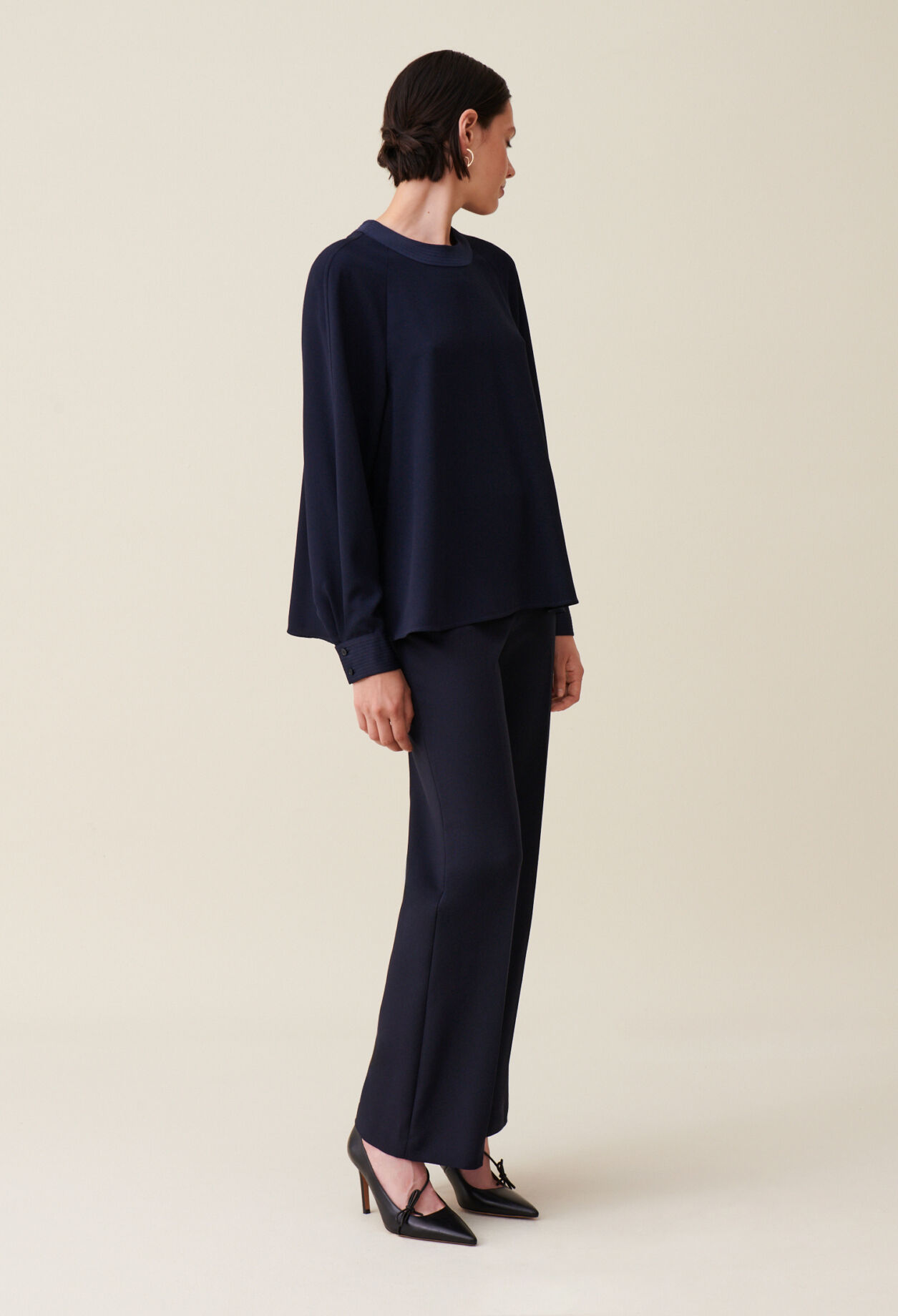 Marine fließende Bluse mit Gürtel