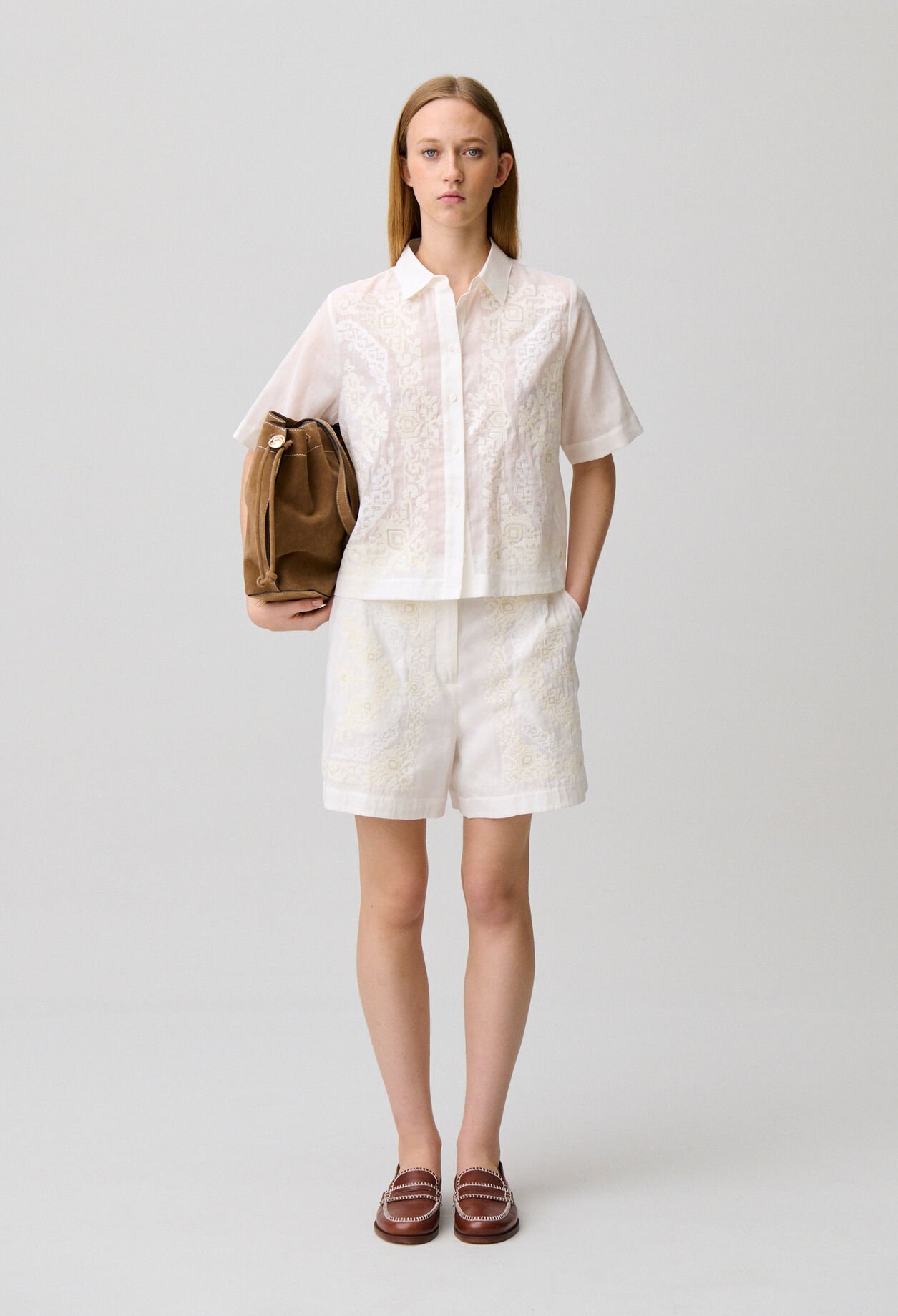 Short brod&eacute; coton ramie