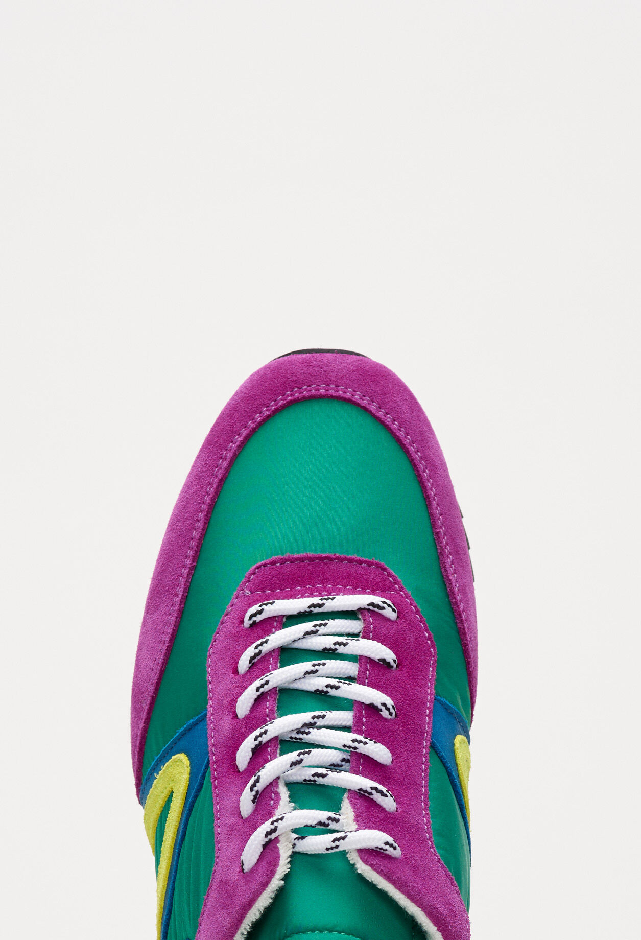 Basket en cuir colorée