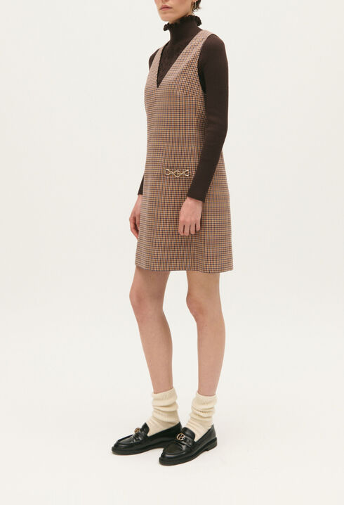 Kamelfarbenes kurzes Kleid mit Print