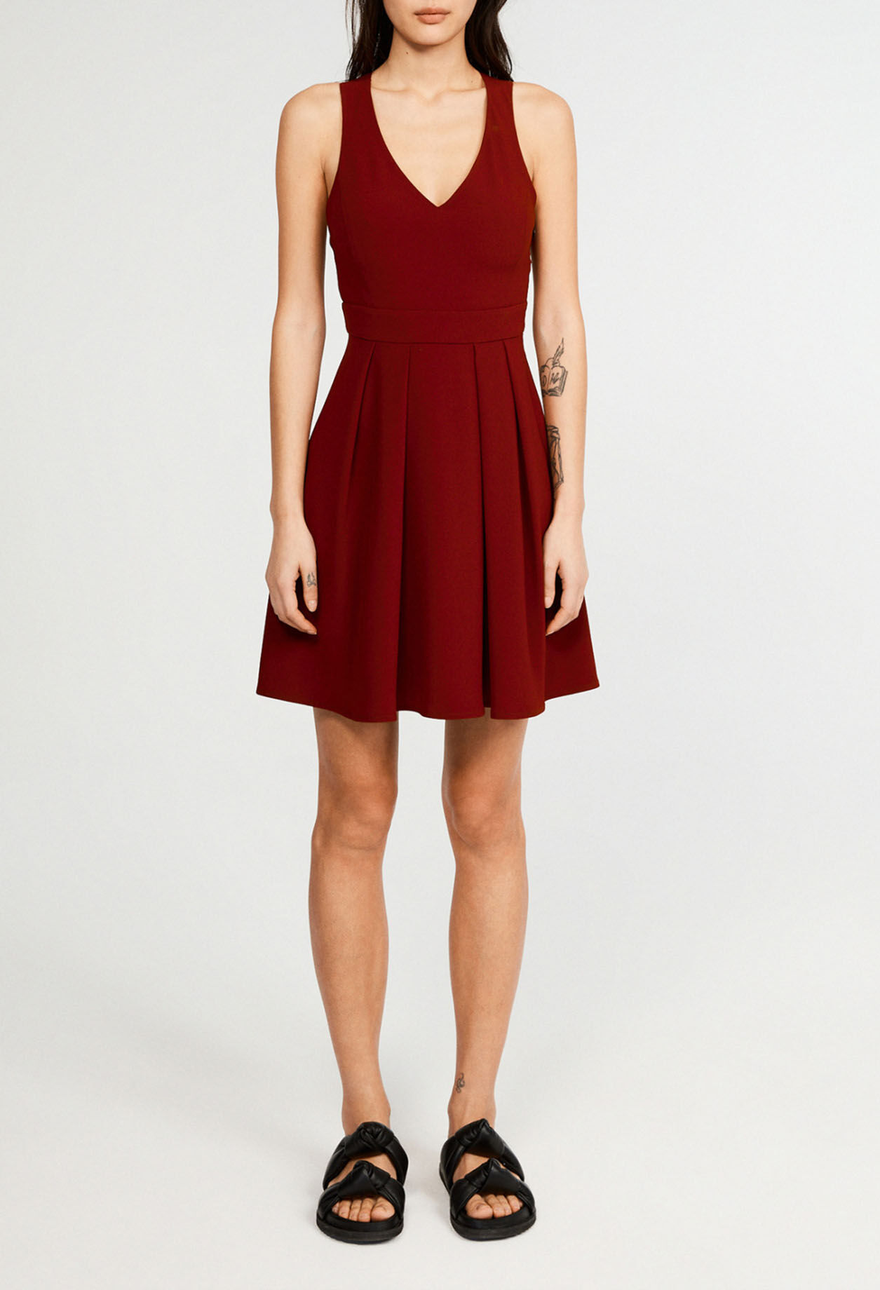 Robe courte sans manches