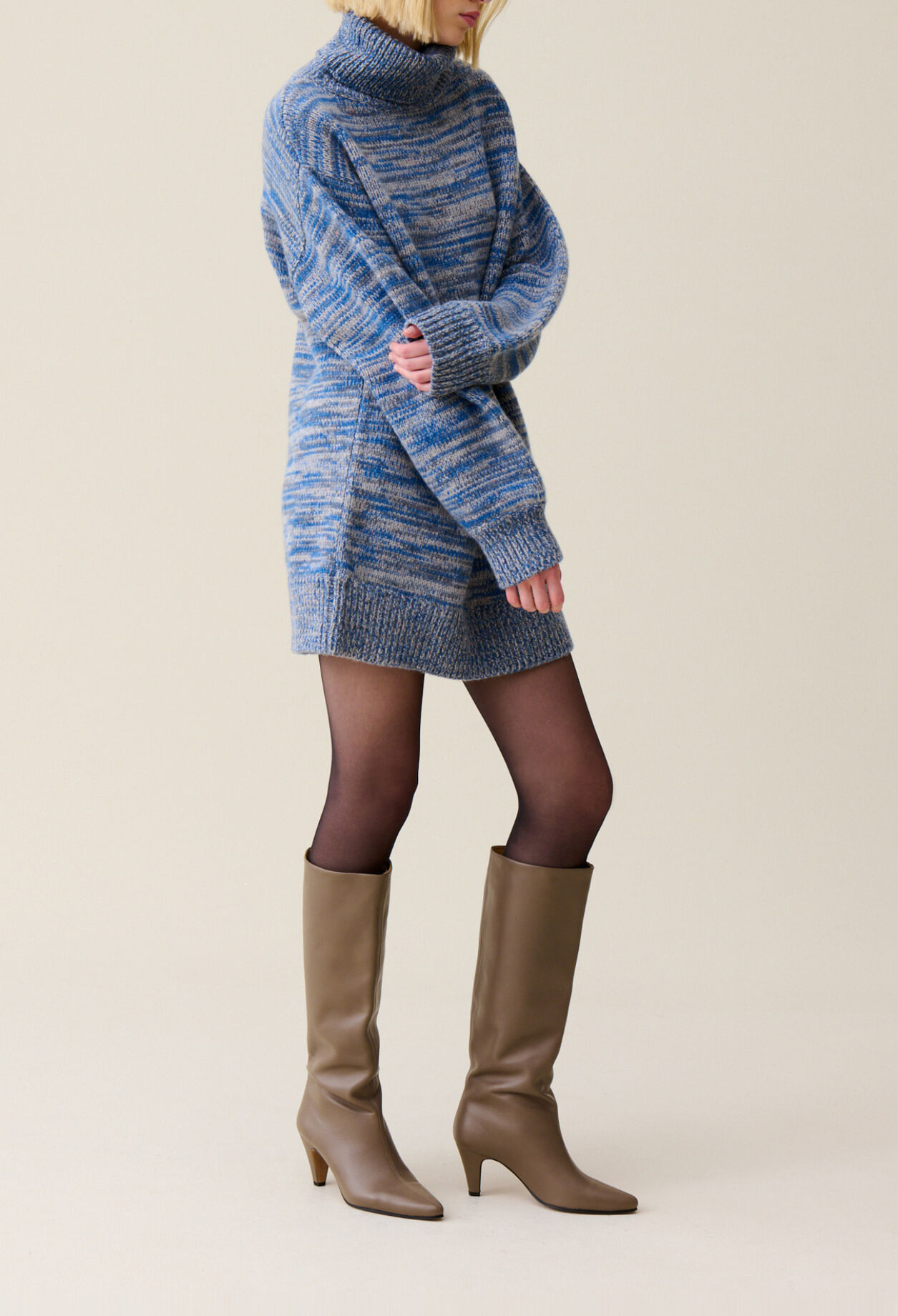Robe courte laine col roul&eacute;