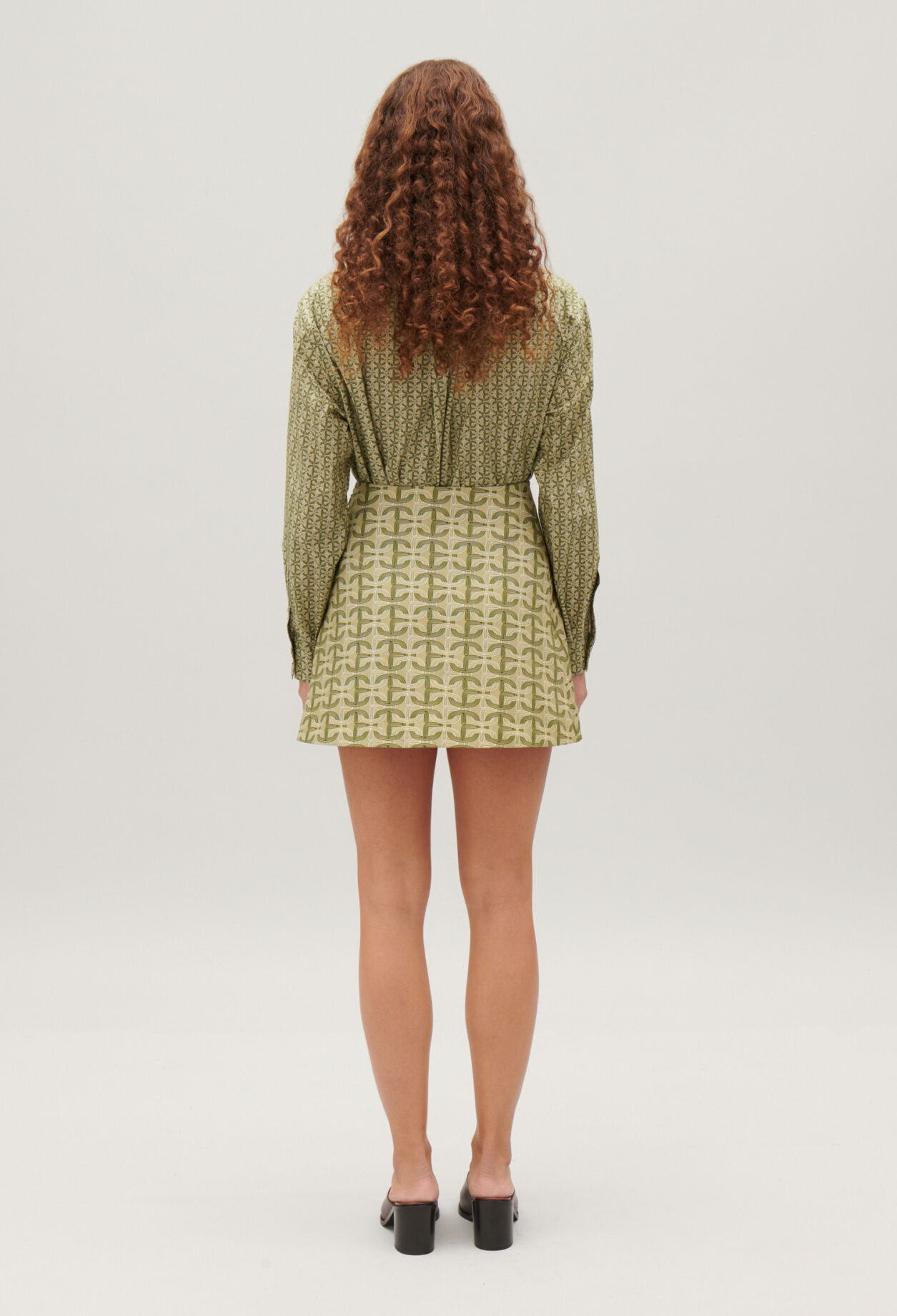 Kurzer Trapez-Rock mit Monogramm