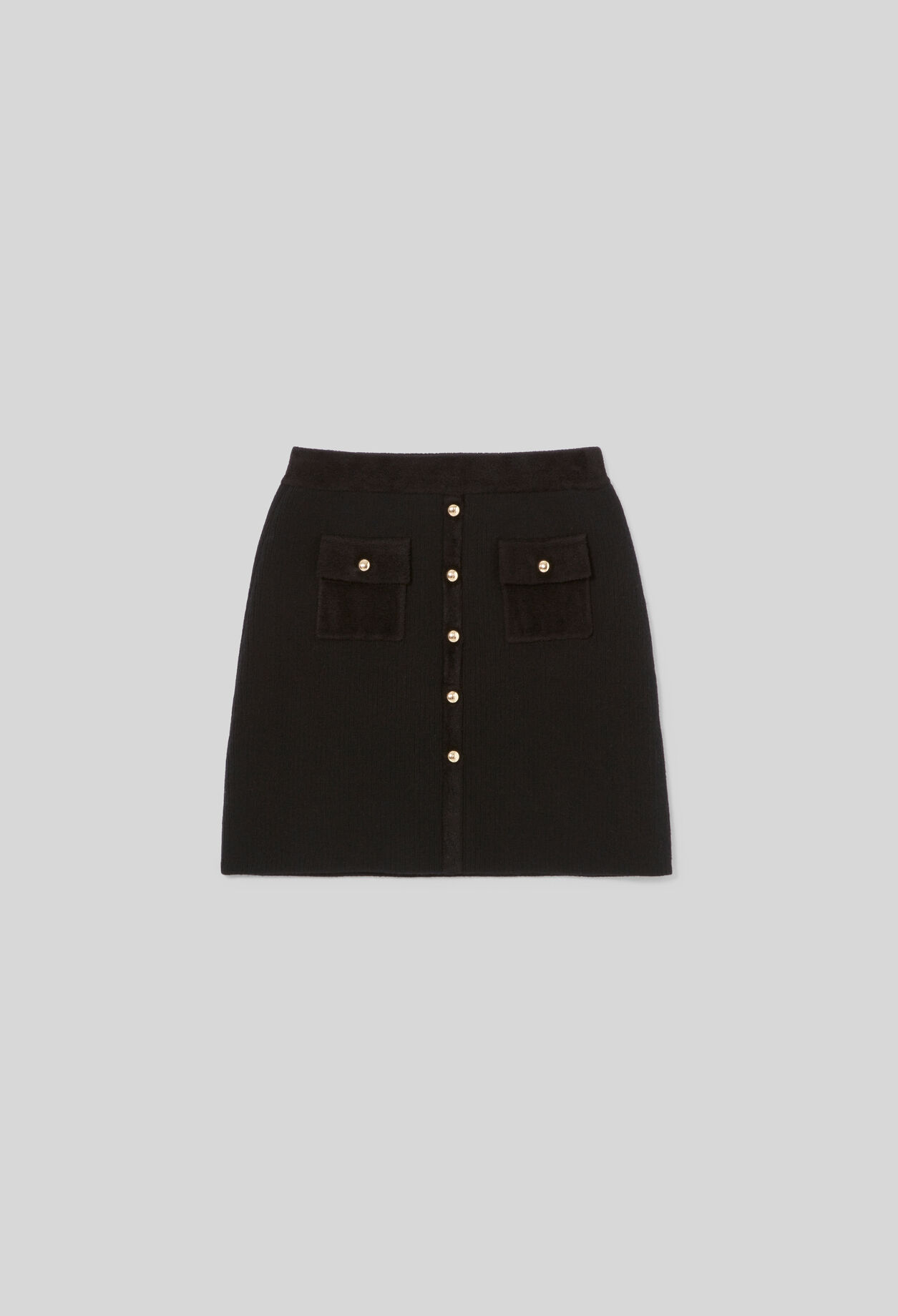 Short knitted skirt