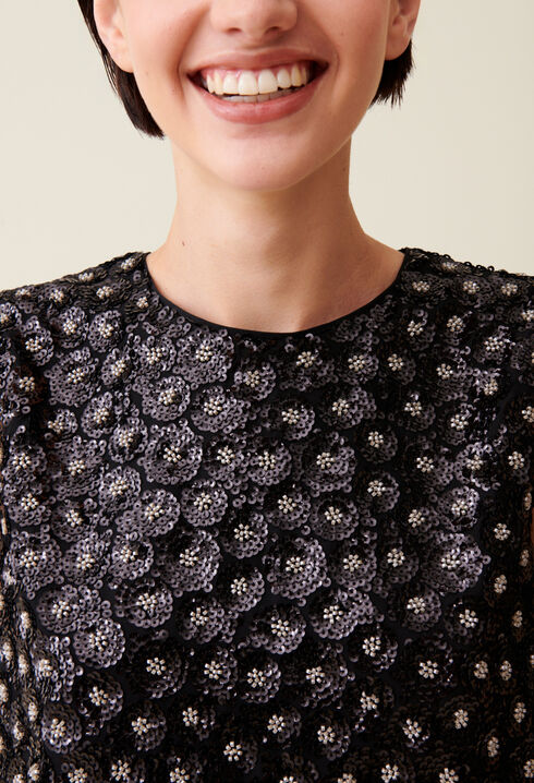 Top noir sequins brodés dos ouvert