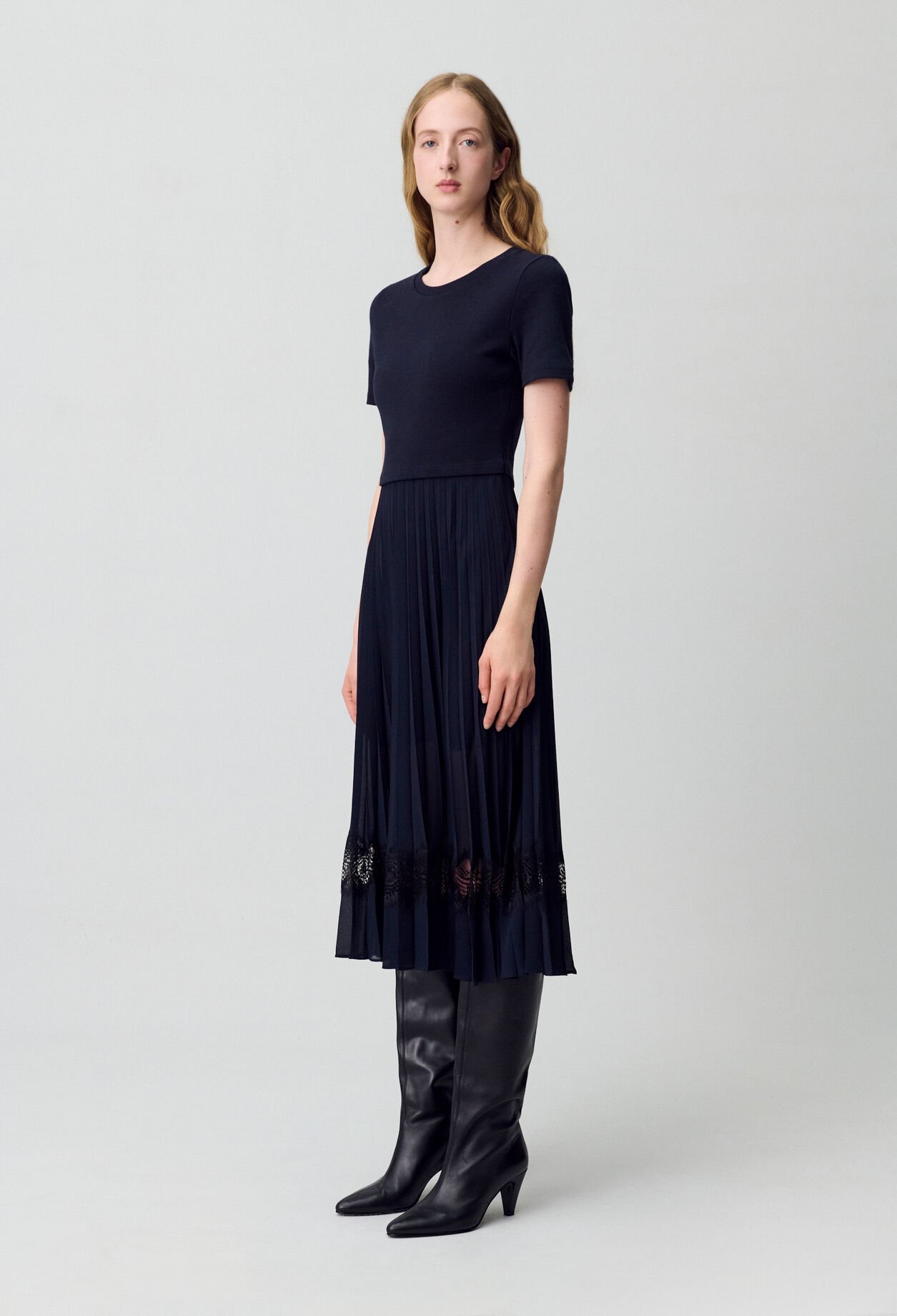Zweifarbige Kleid in Schwarz und Marine 