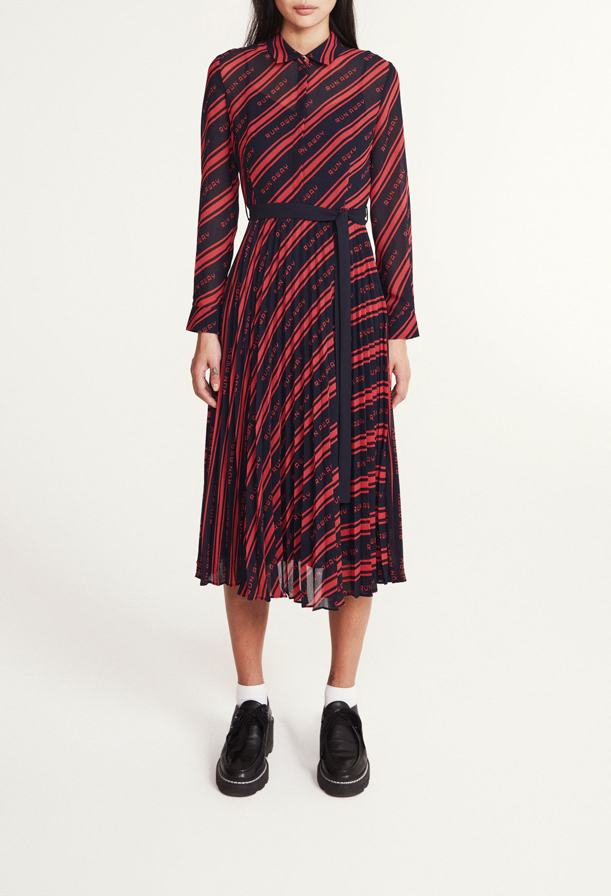 Robe mi-longue plissée