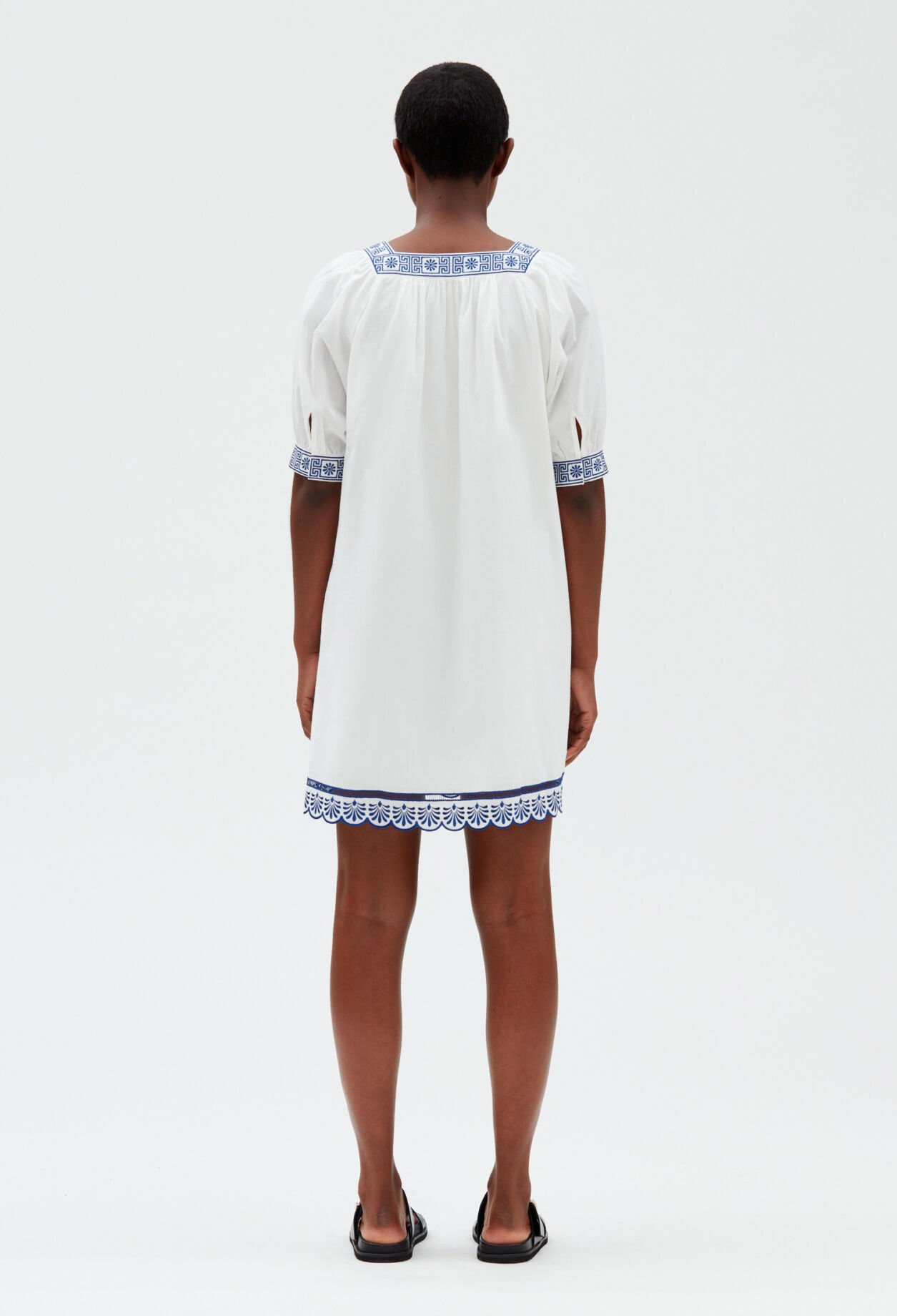 Kurzes Kleid, ecrufarben