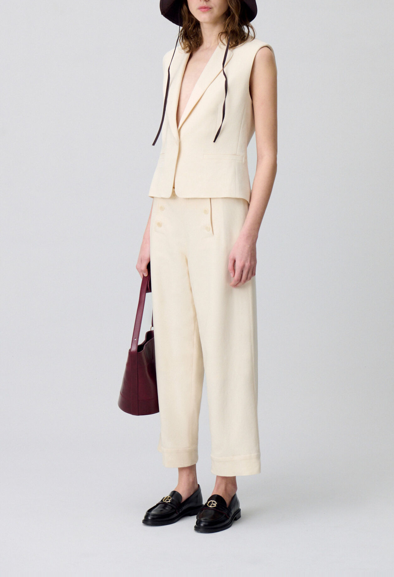 Sleeveless tailored blazer
