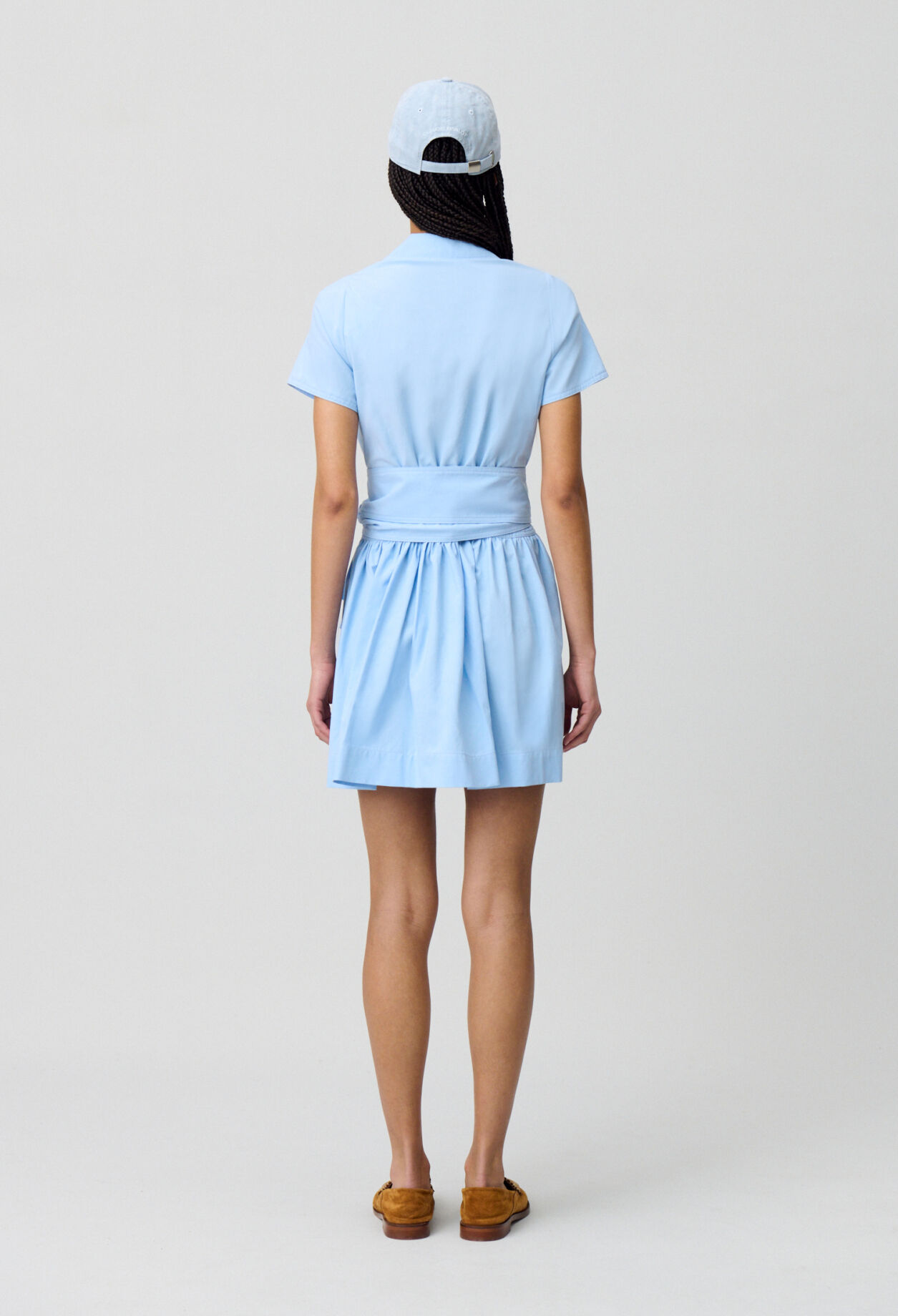 Langes Kleid mit Gürtel