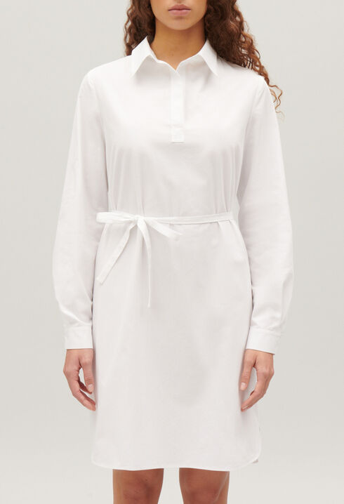 Kurzes Kleid, Polo-Kragen