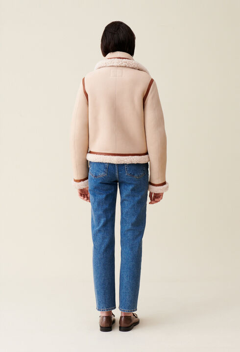 Beigefarbene Lammfelljacke