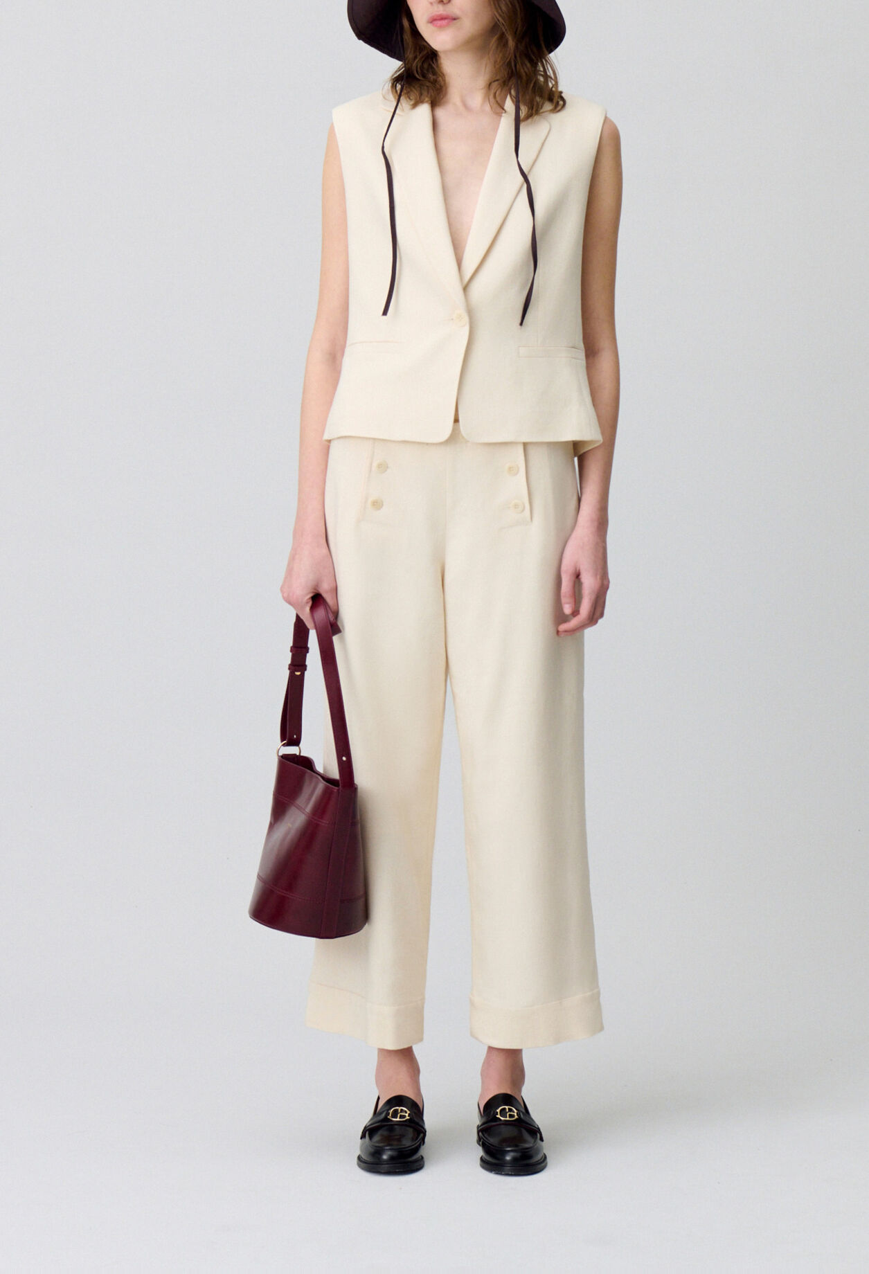 Sleeveless tailored blazer