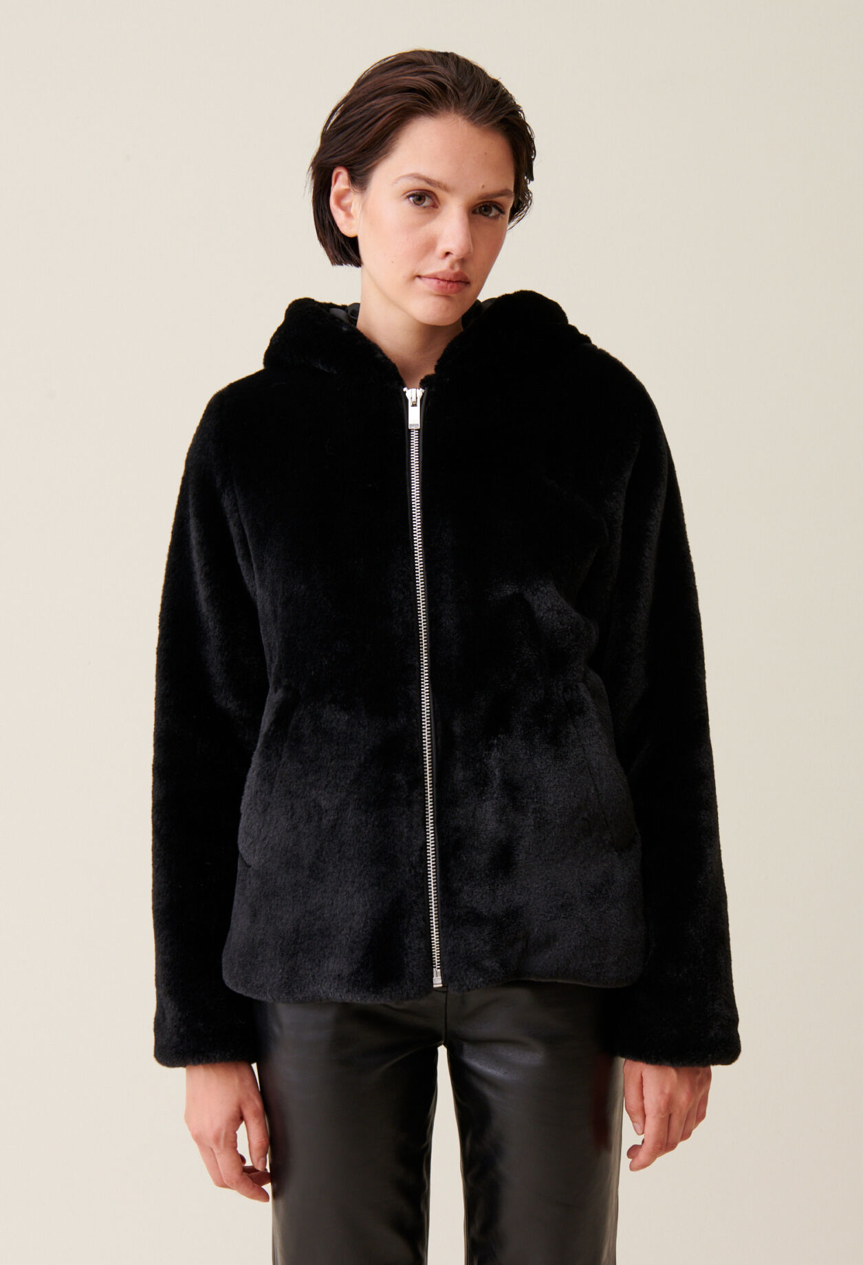 Kapuzenjacke aus Kunstpelz