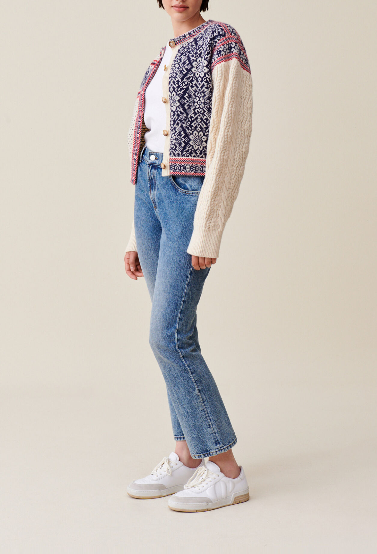 Strickjacke mit Zopfmuster