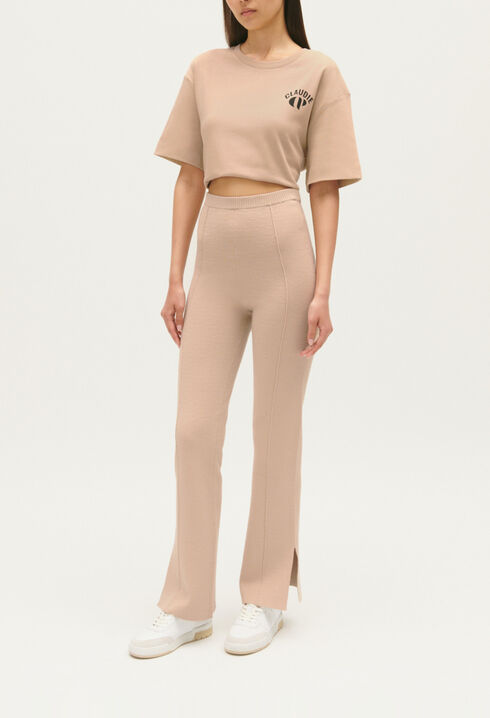 Straight cut trousers slits