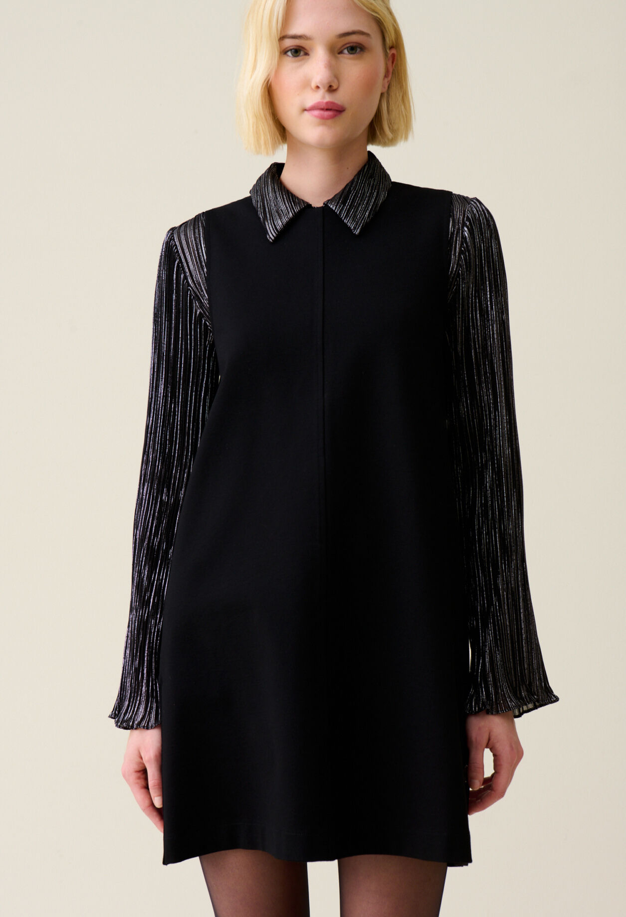 Ärmelloses kurzes Kleid