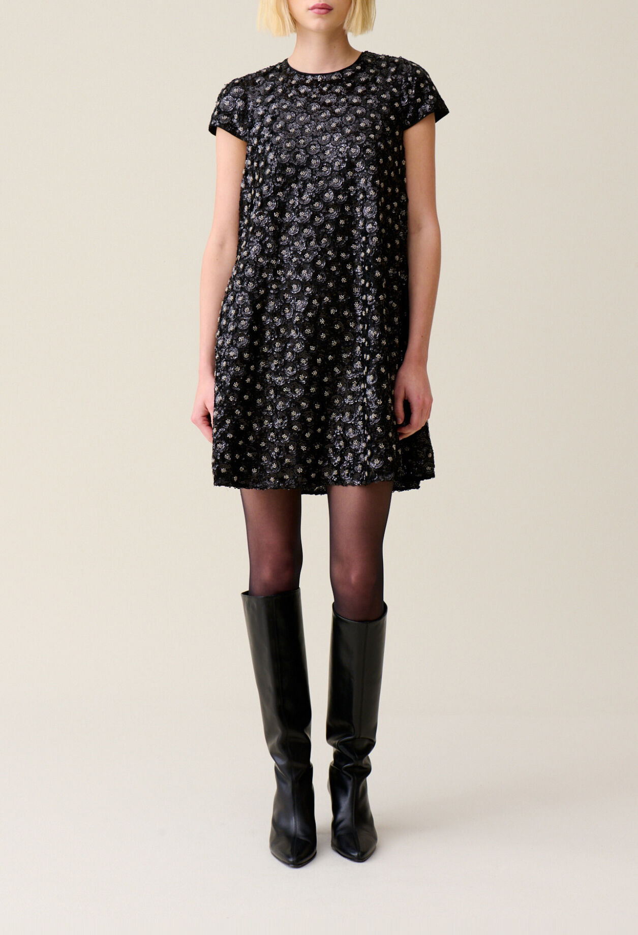 Robe courte babydoll brod&eacute;e