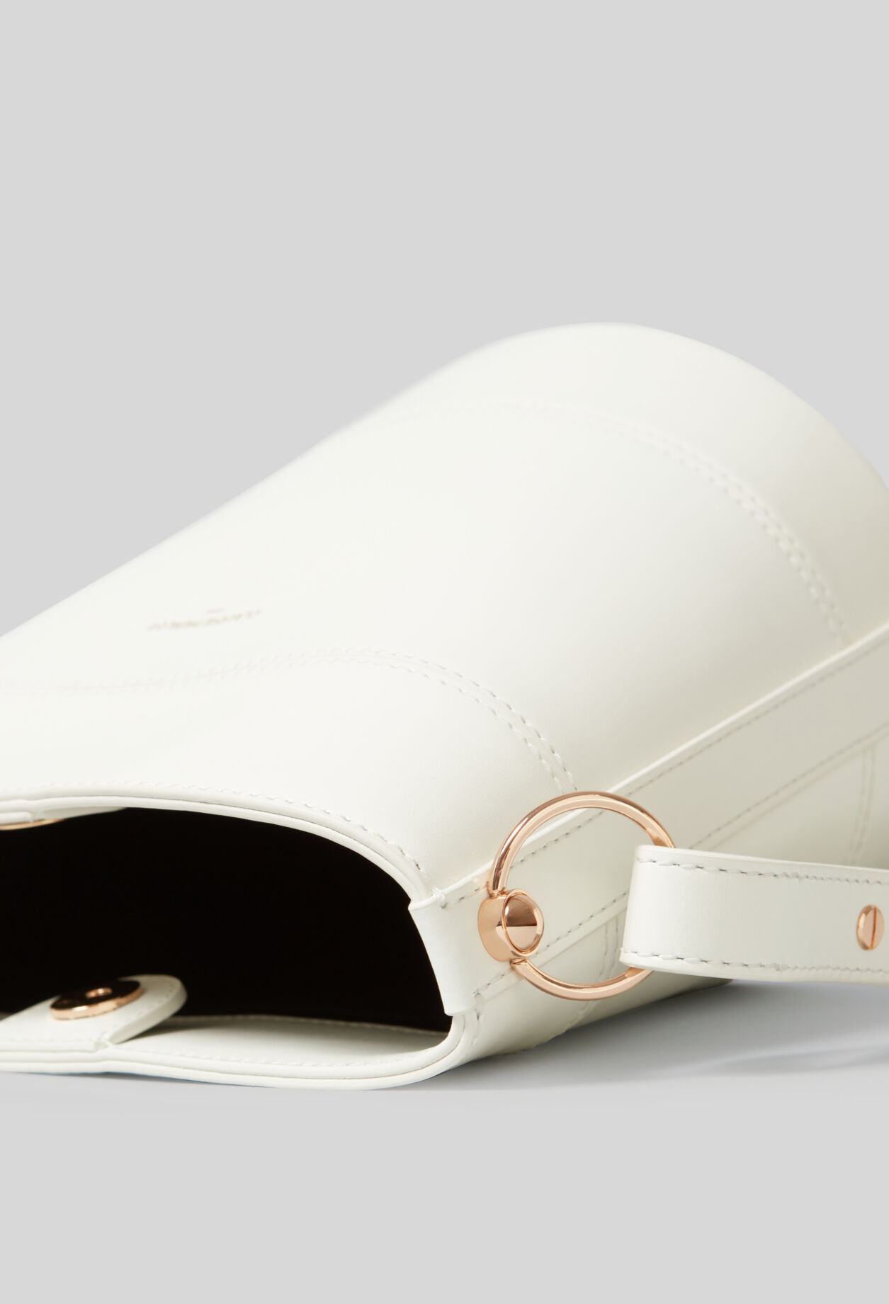 Solveig Tasche Eimer Leder