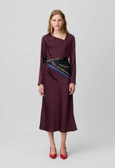 Robe longue satinée asymétrique
