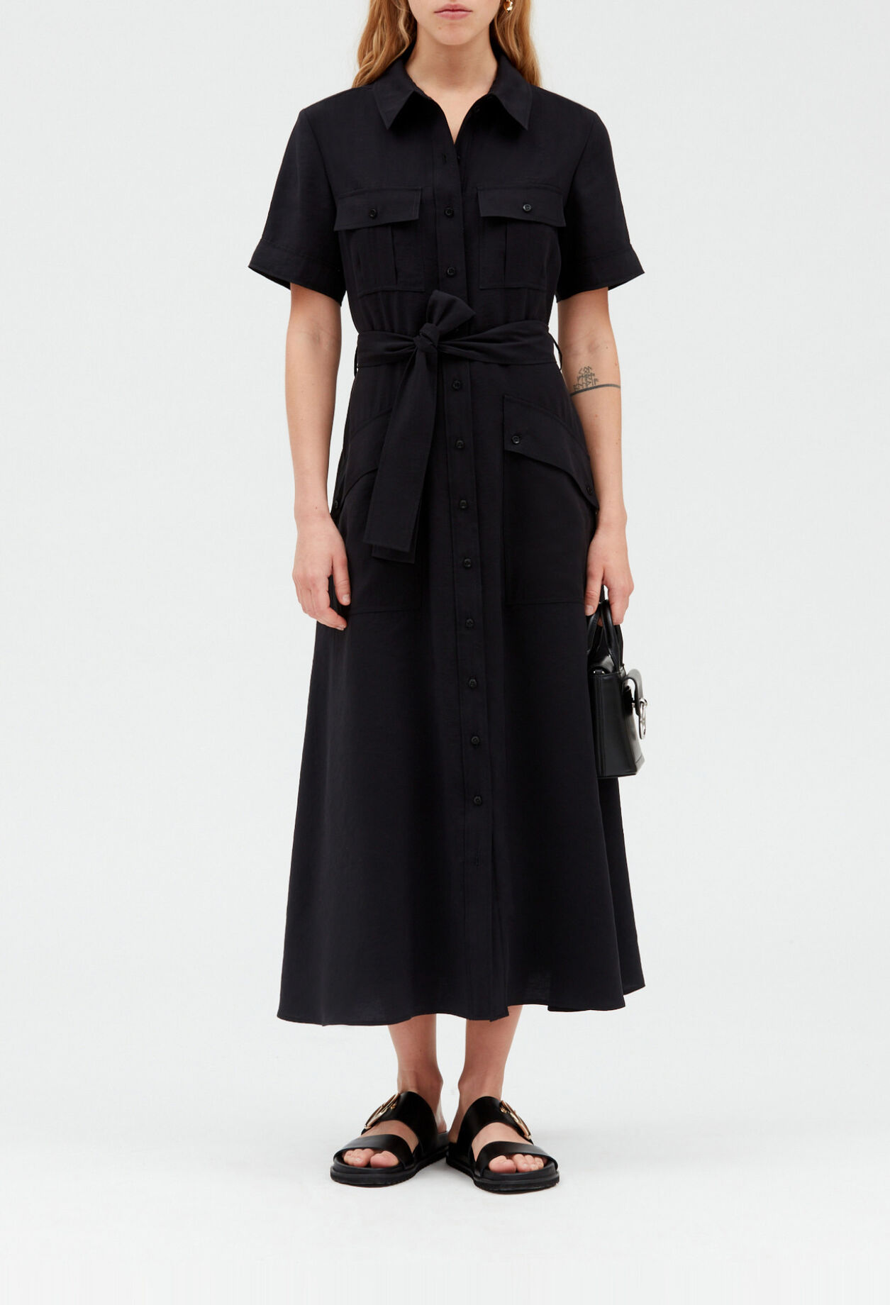 Robe midi fluide manches courtes 