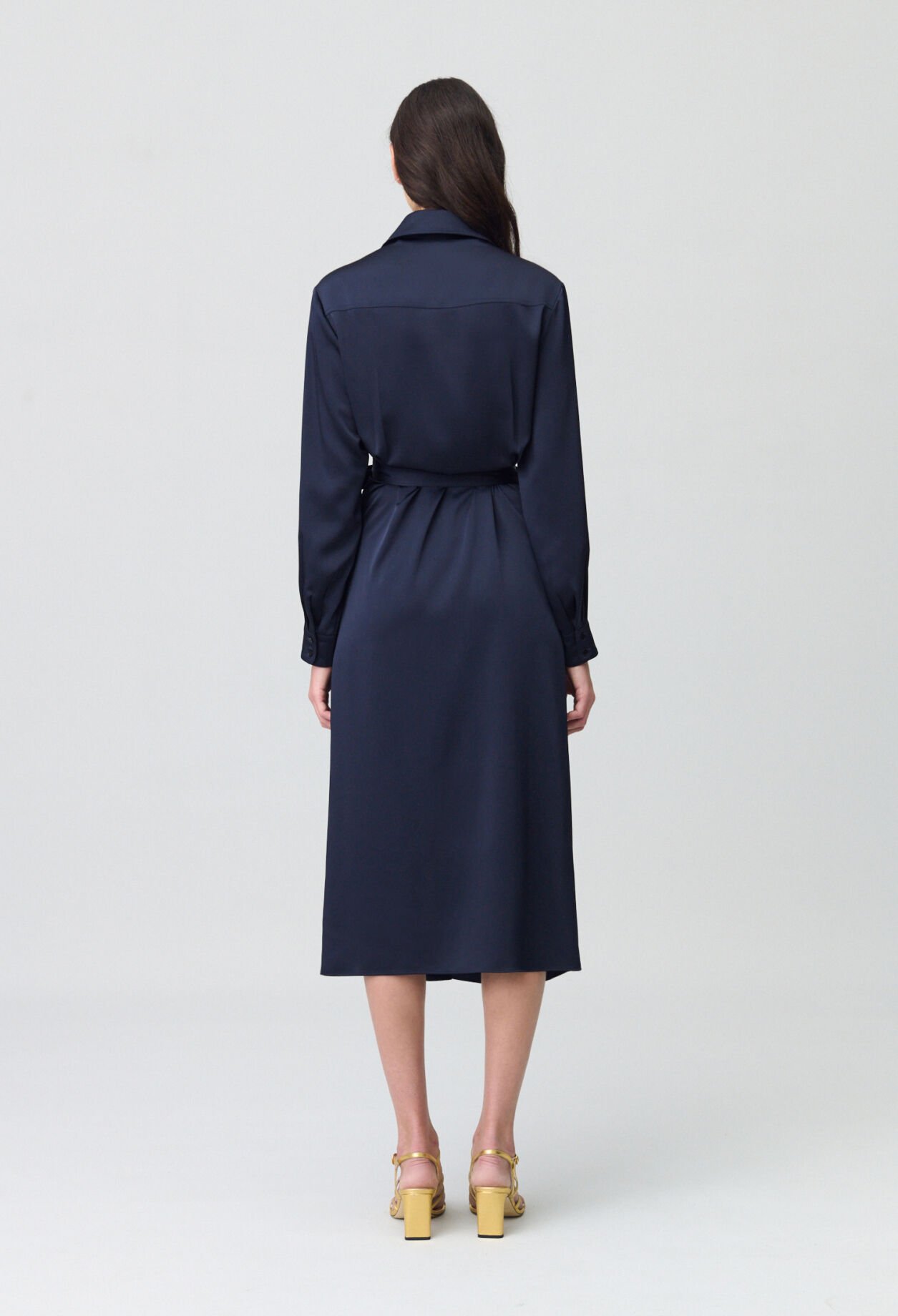 Robe satinée mi-longue portefeuille