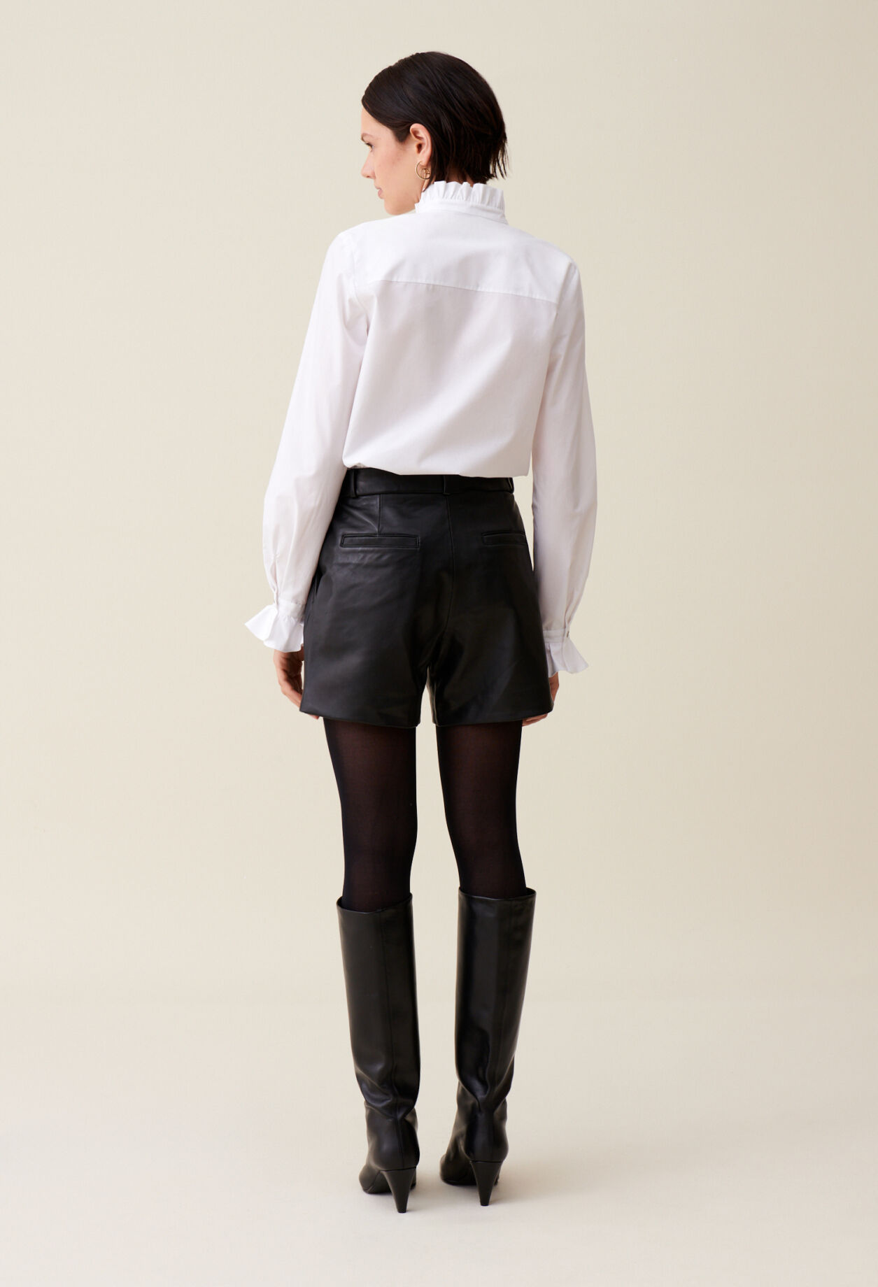 Schwarze Leder-Shorts 