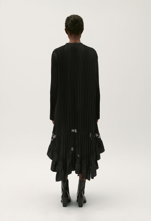 Langes, plissiertes Kleid mit Volants