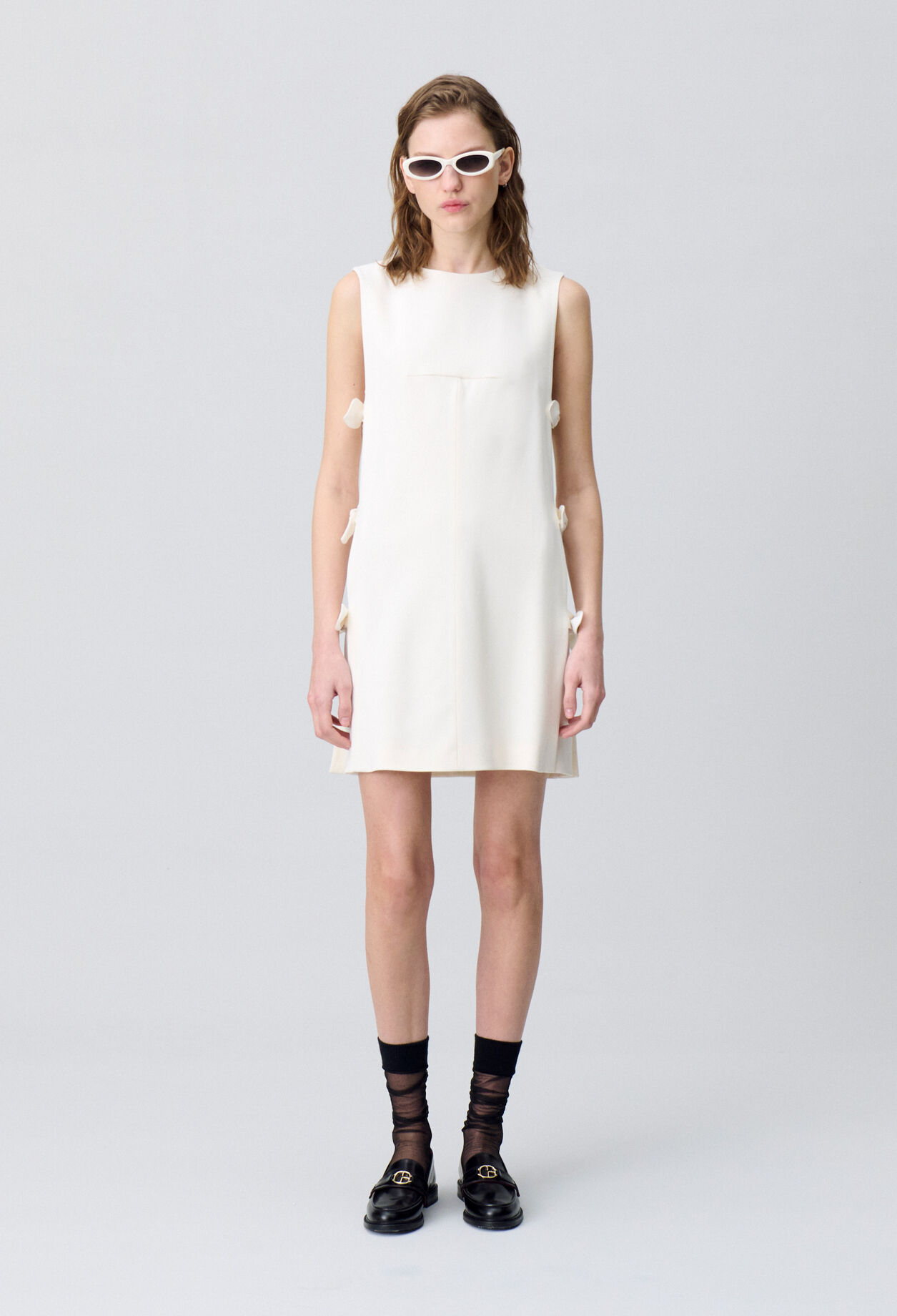 Short dress with bows